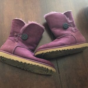 Ugg Bailey Button - Plum colored